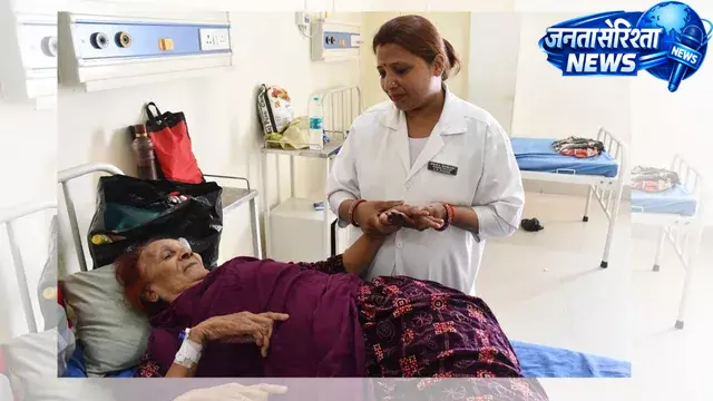 मरीजों की सेवा में समर्पित GNM प्रिया कुमारी, बीमारी के बाद फिर लौटी ड्यूटी पर मरीजों की सेवा में समर्पित GNM प्रिया कुमारी, बीमारी के बाद फिर लौटी ड्यूटी पर