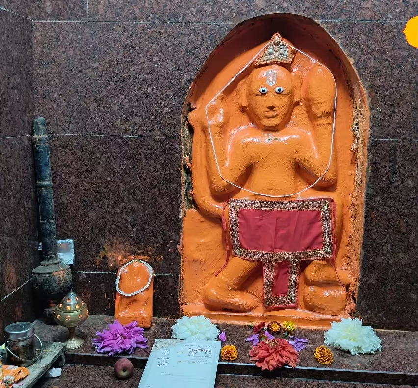 सिंहपुर गांव में 1000 साल पुरानी हनुमान प्रतिमा, आस्था और इतिहास का केंद्र सिंहपुर गांव में 1000 साल पुरानी हनुमान प्रतिमा, आस्था और इतिहास का केंद्र