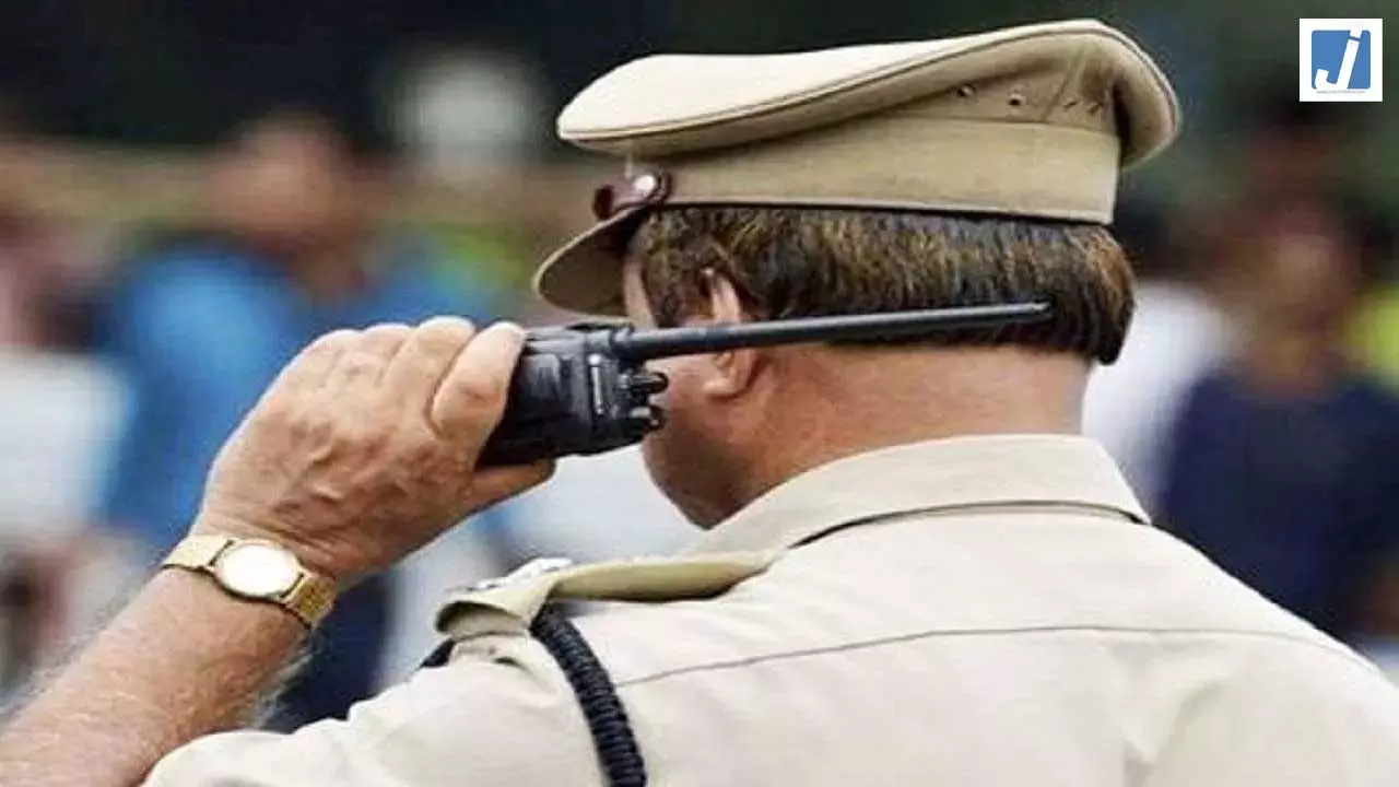 दबंगों का आतंक, मामूली विवाद में परिवार पर लाठी-डंडों से हमला, पुलिस ने दोनों पक्ष के चार को किया गिरफ्तार दबंगों का आतंक, मामूली विवाद में परिवार पर लाठी-डंडों से हमला, पुलिस ने दोनों पक्ष के चार को किया गिरफ्तार