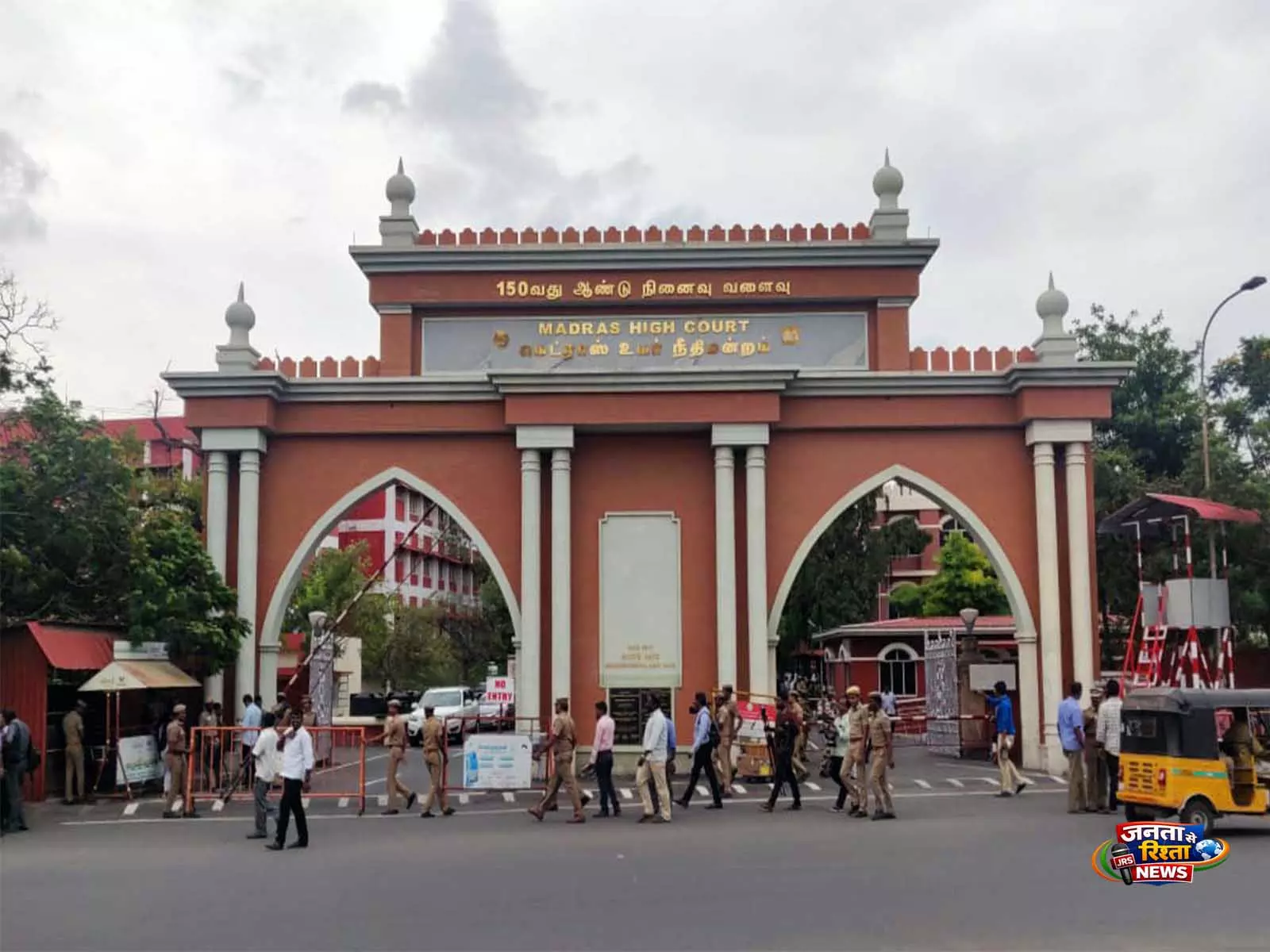 मद्रास HC ने TVK नेता श्रीनिवास सेतुपति को पोस्टल बैलेट से छेड़छाड़ के आरोपों पर विश्वास मत से रोका मद्रास HC ने TVK नेता श्रीनिवास सेतुपति को पोस्टल बैलेट से छेड़छाड़ के आरोपों पर विश्वास मत से रोका