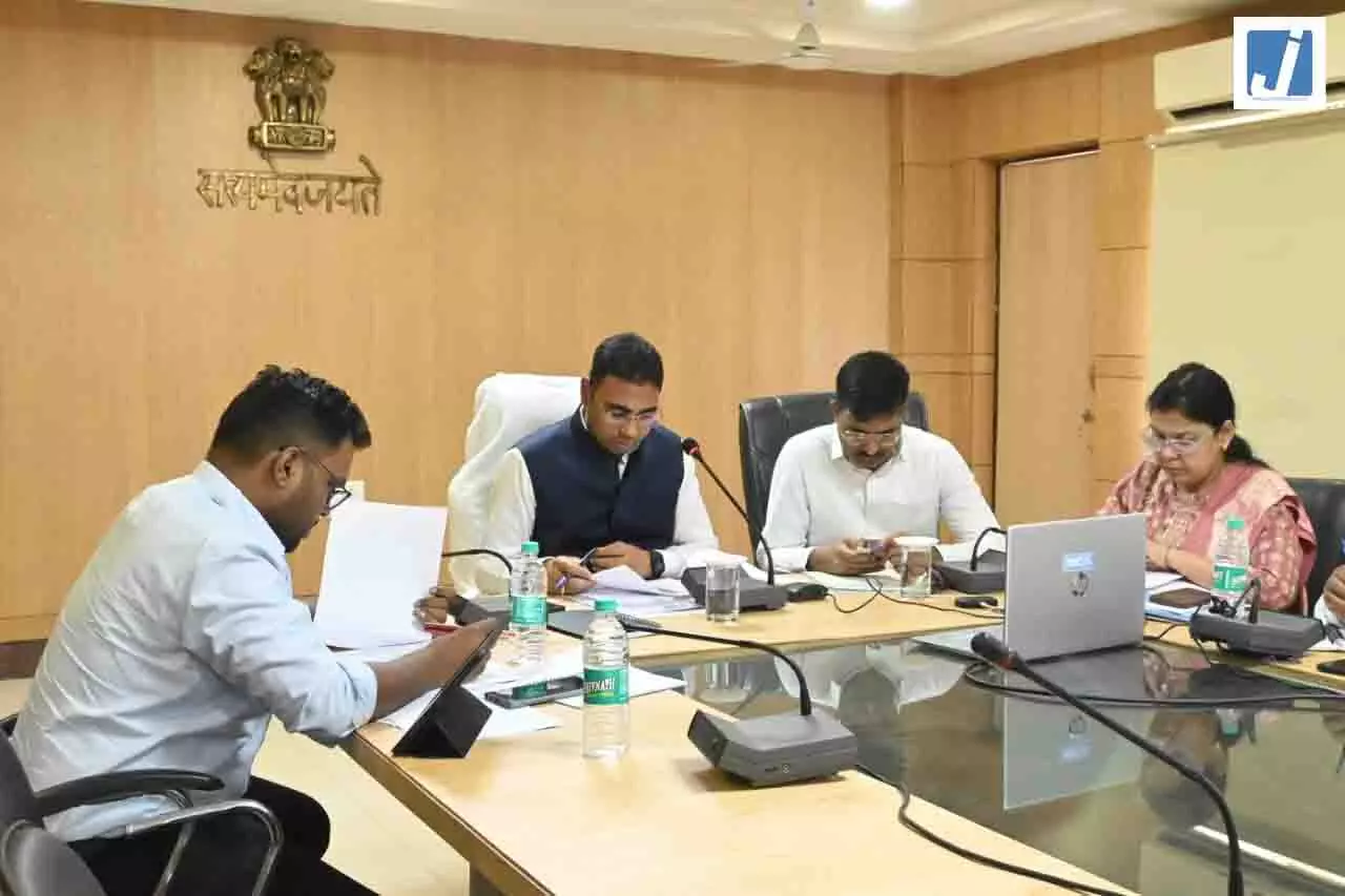 तकनीकी स्वीकृति एवं तय मानक अनुरूप गुणवत्तापूर्ण निर्माण सुनिश्चित हो: कलेक्टर तकनीकी स्वीकृति एवं तय मानक अनुरूप गुणवत्तापूर्ण निर्माण सुनिश्चित हो: कलेक्टर