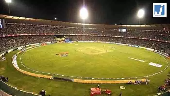 रायपुर में IPL मैच: दर्शकों की जेब पर डाका, छत्तीसगढ़ सिविल सोसायटी ने वित्त मंत्री से की शिकायत रायपुर में IPL मैच: दर्शकों की जेब पर डाका, छत्तीसगढ़ सिविल सोसायटी ने वित्त मंत्री से की शिकायत