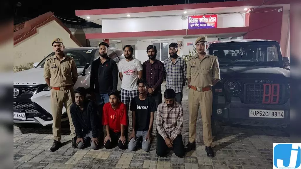 जेल से छूटते ही ‘मक्कू’ का रोड शो, थार-फॉर्च्यूनर में घूमे समर्थक 7 गिरफ्तार जेल से छूटते ही ‘मक्कू’ का रोड शो, थार-फॉर्च्यूनर में घूमे समर्थक 7 गिरफ्तार
