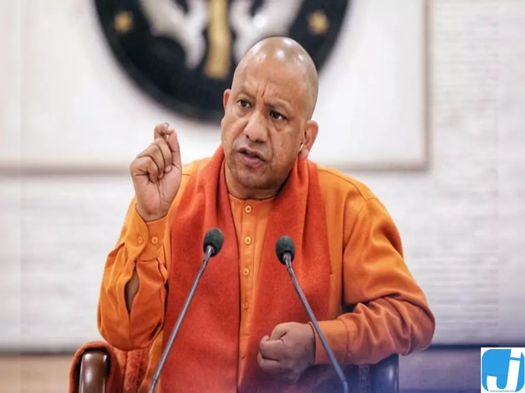 पीएम मोदी की अपील का असर, योगी सरकार ने दिए बड़े प्रशासनिक निर्देश पीएम मोदी की अपील का असर, योगी सरकार ने दिए बड़े प्रशासनिक निर्देश