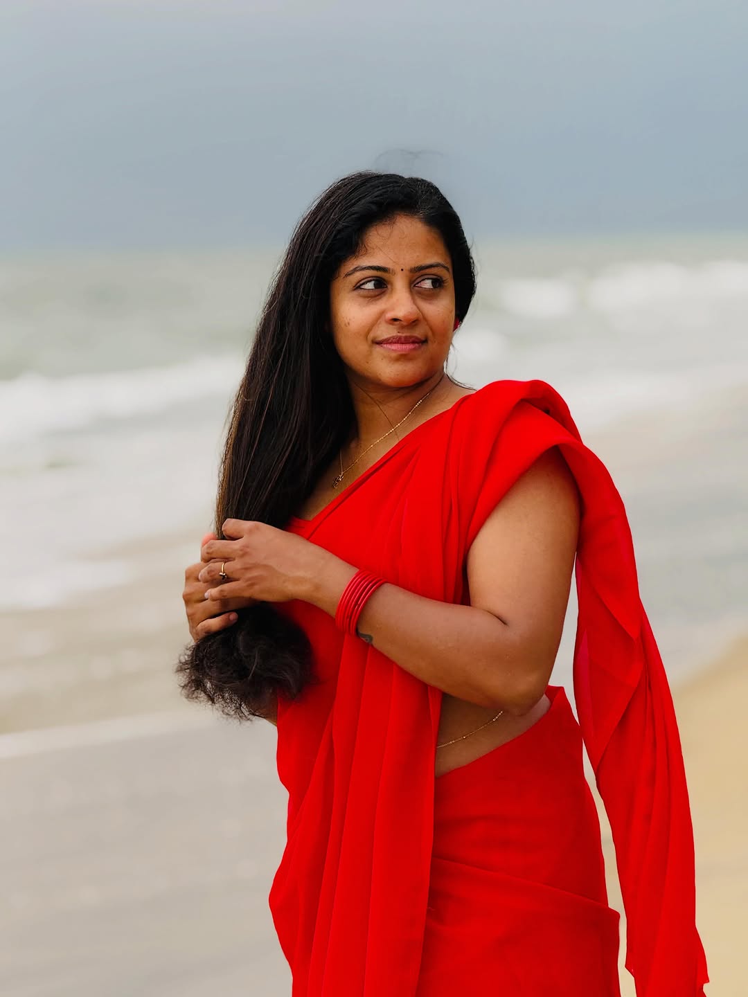जानी अभिषेक साड़ी में खूबसूरत लगी