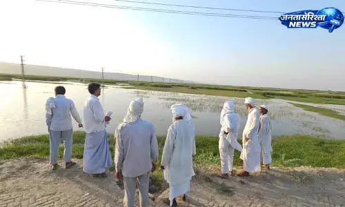 Nuh के किसान जलभराव से हुए नुकसान का मुआवज़ा मांग रहे Nuh के किसान जलभराव से हुए नुकसान का मुआवज़ा मांग रहे
