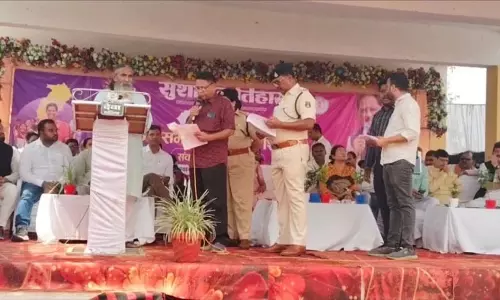 सांसद ने अफसरों को चेताया...होशियारी मत मारो, काम करो