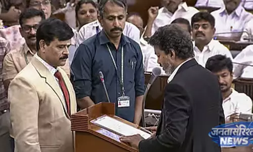 Tamil Nadu : विधानसभा में पहली बार विश्वास मत का लाइव प्रसारण Tamil Nadu : विधानसभा में पहली बार विश्वास मत का लाइव प्रसारण