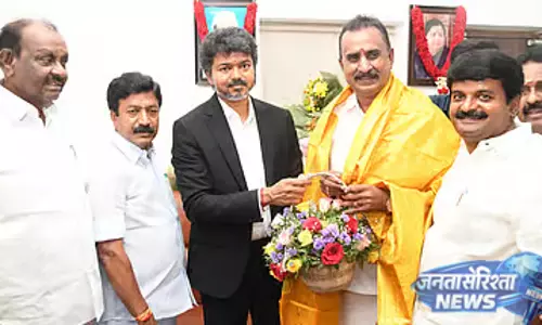 तमिलनाडु विधानसभा में विश्वास मत से पहले AIADMK में बड़ी टूट तमिलनाडु विधानसभा में विश्वास मत से पहले AIADMK में बड़ी टूट