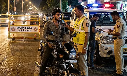 Bandra में ट्रैफिक कांस्टेबल पर हमला, पांच लोगों के खिलाफ केस दर्ज Bandra में ट्रैफिक कांस्टेबल पर हमला, पांच लोगों के खिलाफ केस दर्ज