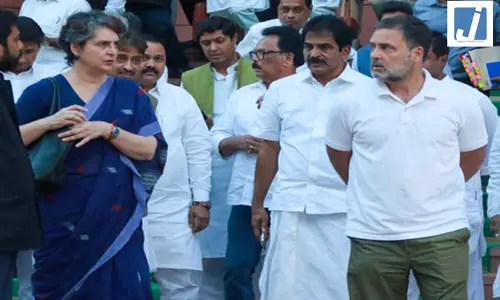 केरल सीएम पर खींचतान: वायनाड में राहुल-प्रियंका के खिलाफ पोस्टर, केसी वेणुगोपाल को बढ़ावा देने का आरोप
