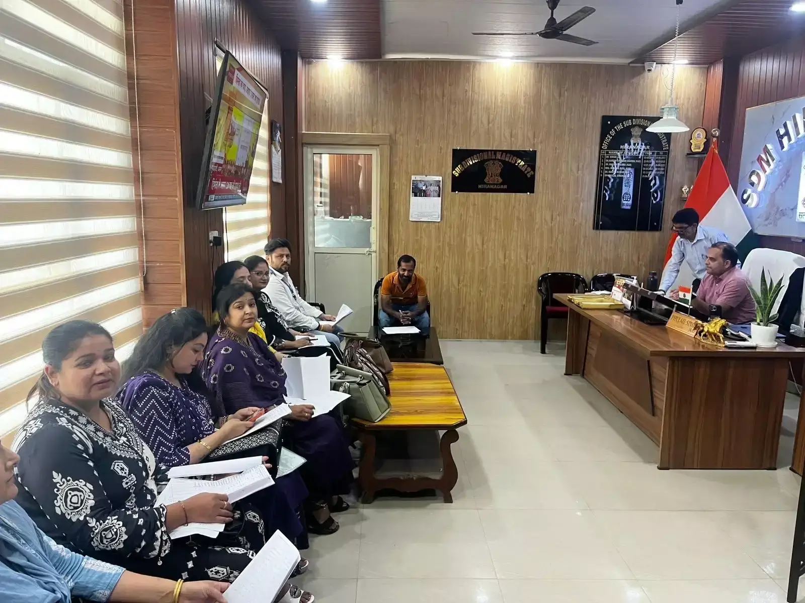 Kathua: एसडीएम ने डोर-टू-डोर सर्वे पर दिया जोर Kathua: एसडीएम ने डोर-टू-डोर सर्वे पर दिया जोर