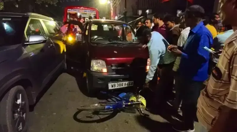 West Bardhaman: रानीगंज में सड़क हादसे के बाद हंगामे की स्थिति West Bardhaman: रानीगंज में सड़क हादसे के बाद हंगामे की स्थिति