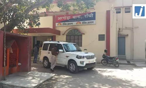 बाइक सवार अपराधियों ने यात्री बस पर की फायरिंग, एक अपराधी गिरफ्तार