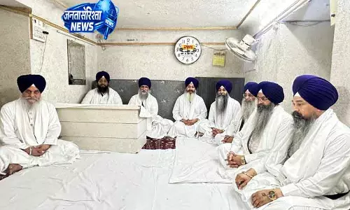 Amritsar मुख्य पुजारियों ने बेअदबी विरोधी नियम वापस लेने की मांग की Amritsar मुख्य पुजारियों ने बेअदबी विरोधी नियम वापस लेने की मांग की