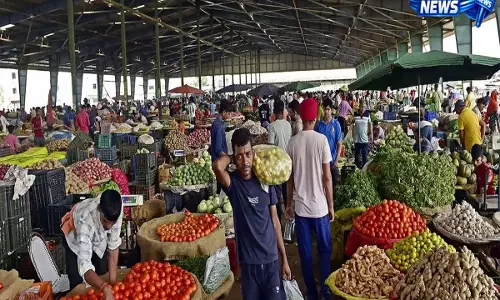 महंगाई 6% तक, RBI रेपो रेट पर रोक, क्रूड $100 पार होना बना बड़ा खतरा महंगाई 6% तक, RBI रेपो रेट पर रोक, क्रूड $100 पार होना बना बड़ा खतरा