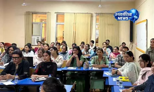 कैम्ब्रिज इनोवेटिव स्कूल में AI-इंटीग्रेटेड क्लासरूम के लिए टीचर्स को ट्रेनिंग कैम्ब्रिज इनोवेटिव स्कूल में AI-इंटीग्रेटेड क्लासरूम के लिए टीचर्स को ट्रेनिंग