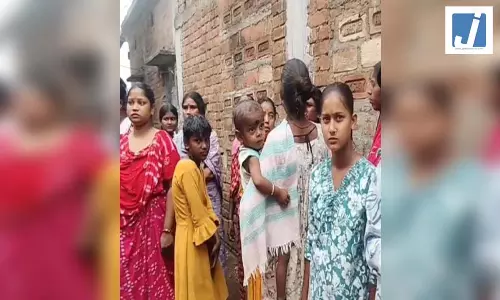 बेटे ने रेत डाला पिता का गला, रात भर शव के पास बैठा रहा