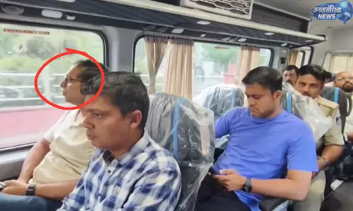 MP : सिंहस्थ में खर्च कम करने की नई पहल, अधिकारी अब एक ही बस में कर रहे निरीक्षण MP : सिंहस्थ में खर्च कम करने की नई पहल, अधिकारी अब एक ही बस में कर रहे निरीक्षण