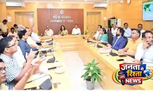 Odisha की मुख्य सचिव अनु गर्ग ने चक्रवात की तैयारियों को लेकर बैठक की Odisha की मुख्य सचिव अनु गर्ग ने चक्रवात की तैयारियों को लेकर बैठक की