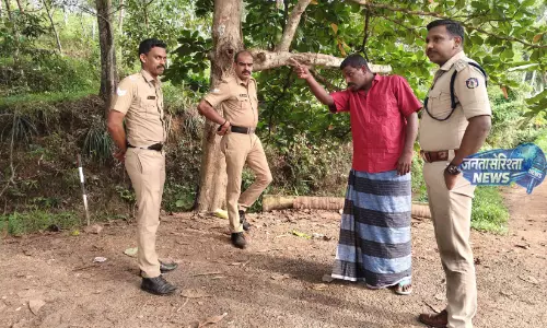 Kerala : जमानत पर छूटा आरोपी फिर हिंसक वारदात में शामिल, बाइक सवार दो लोग घायल Kerala : जमानत पर छूटा आरोपी फिर हिंसक वारदात में शामिल, बाइक सवार दो लोग घायल
