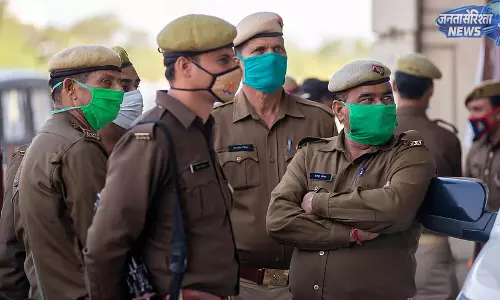 UP : सोनभद्र में इंटर-स्टेट साइबर क्राइम रैकेट का भंडाफोड़, पांच गिरफ्तार UP : सोनभद्र में इंटर-स्टेट साइबर क्राइम रैकेट का भंडाफोड़, पांच गिरफ्तार
