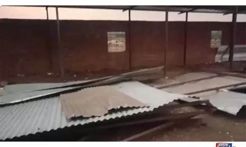 Maharashtra के सांगली में धार्मिक समारोह के दौरान दीवार गिरने से छह लोगों की मौत, कई घायल Maharashtra के सांगली में धार्मिक समारोह के दौरान दीवार गिरने से छह लोगों की मौत, कई घायल