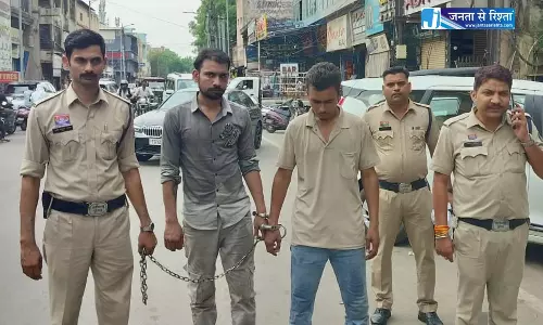 मौदहापारा लूटपाट के आरोपियों का पुलिस ने निकाला जुलुस मौदहापारा लूटपाट के आरोपियों का पुलिस ने निकाला जुलुस
