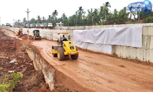 Kerala : मट्टलाई नेशनल हाईवे पर दरार मिलने से हड़कंप, कलेक्टर ने जांच टीम गठित की Kerala : मट्टलाई नेशनल हाईवे पर दरार मिलने से हड़कंप, कलेक्टर ने जांच टीम गठित की
