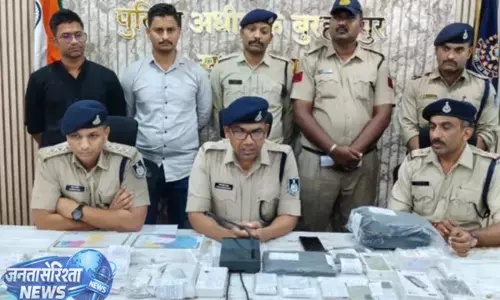 MP : आईफोन के शौक में चोरी की राह पर गया युवक, 3.53 लाख का सामान लेकर गिरफ्तार MP : आईफोन के शौक में चोरी की राह पर गया युवक, 3.53 लाख का सामान लेकर गिरफ्तार