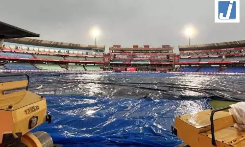 रायपुर में IPL: RCB vs KKR मैच से पहले हल्की बारिश, फैंस चिंतित रायपुर में IPL: RCB vs KKR मैच से पहले हल्की बारिश, फैंस चिंतित