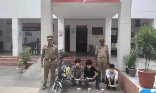 मोबाइल स्नैचिंग गैंग का पर्दाफाश, तीन शातिर बदमाश गिरफ्तार मोबाइल स्नैचिंग गैंग का पर्दाफाश, तीन शातिर बदमाश गिरफ्तार