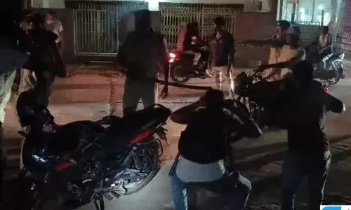 शराब पीकर सड़क पर दहशत फैलाने वाले 12 हुड़दंगी गिरफ्तार शराब पीकर सड़क पर दहशत फैलाने वाले 12 हुड़दंगी गिरफ्तार
