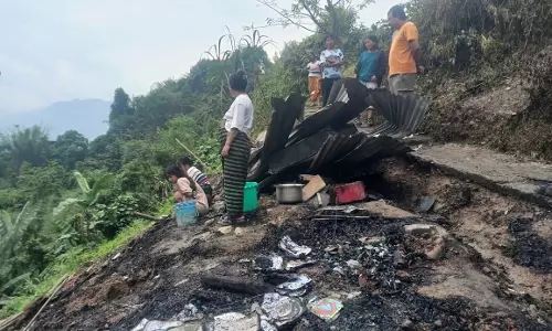 BSNL कार्यालय के पास आग, झूम झोपड़ी जलकर खाक, चार सदस्य सुरक्षित