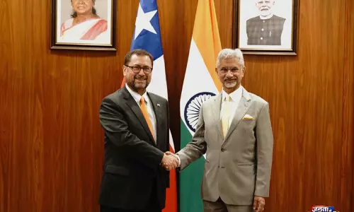 Jaishankar ने चिली के विदेश मंत्री मैककेना से मुलाकात की, व्यापार विविधीकरण और बहुपक्षीय सहयोग पर चर्चा की Jaishankar ने चिली के विदेश मंत्री मैककेना से मुलाकात की, व्यापार विविधीकरण और बहुपक्षीय सहयोग पर चर्चा की