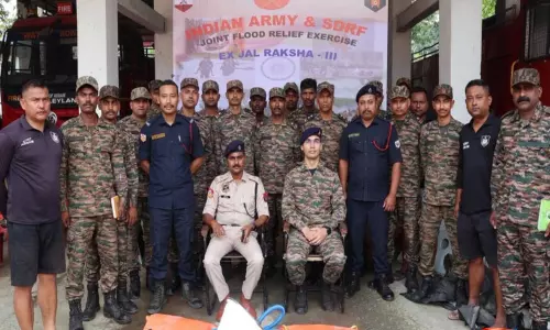 जोरहाट में भारतीय सेना और NDRF के बाढ़ राहत अभ्यासों में शामिल जोरहाट में भारतीय सेना और NDRF के बाढ़ राहत अभ्यासों में शामिल