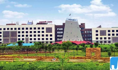 ट्रिपल आईटी में चेकिंग पर बिफरे मंत्रालयीन कर्मी, AI ट्रेनिंग के दौरान गेट पर रोके गए अधिकारी ट्रिपल आईटी में चेकिंग पर बिफरे मंत्रालयीन कर्मी, AI ट्रेनिंग के दौरान गेट पर रोके गए अधिकारी