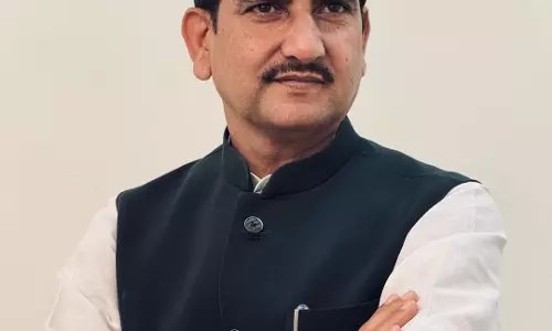 रायपुर में केंद्रीय राज्य मंत्री तोखन साहू ने सुरक्षा काफिले में की कटौती रायपुर में केंद्रीय राज्य मंत्री तोखन साहू ने सुरक्षा काफिले में की कटौती