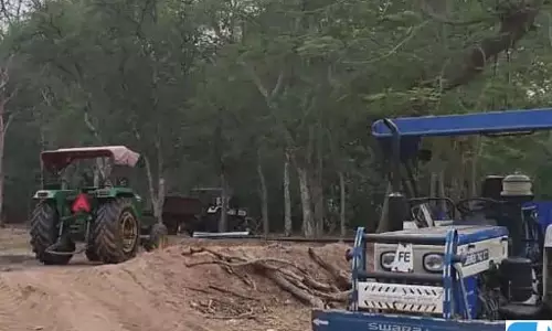 अवैध रेत भंडारण पर बड़ी कार्रवाई, 2 ट्रैक्टर-ट्रॉली और लोडर जब्त अवैध रेत भंडारण पर बड़ी कार्रवाई, 2 ट्रैक्टर-ट्रॉली और लोडर जब्त