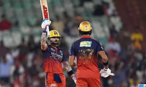 RCB की तेज बल्लेबाजी से रनचेज रोमांचक, 13 ओवर में 129/2, जीत की ओर मजबूत कदम RCB की तेज बल्लेबाजी से रनचेज रोमांचक, 13 ओवर में 129/2, जीत की ओर मजबूत कदम