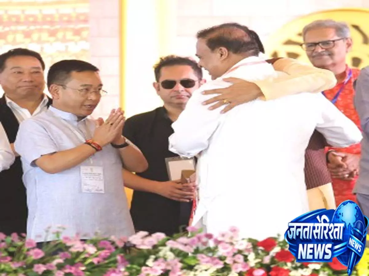 Sikkim CM ने असम में नई भाजपा सरकार के शपथ ग्रहण समारोह में हिस्सा लिया Sikkim CM ने असम में नई भाजपा सरकार के शपथ ग्रहण समारोह में हिस्सा लिया