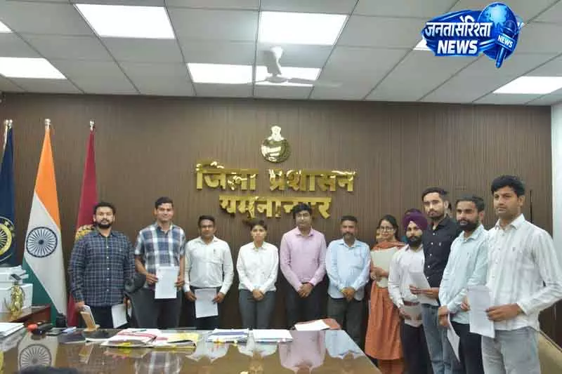 Yamunanagar डीसी ने जगाधरी में 60 पटवारियों को नियुक्ति पत्र दिए Yamunanagar डीसी ने जगाधरी में 60 पटवारियों को नियुक्ति पत्र दिए