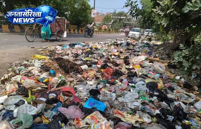 Hisar में सफाई कर्मचारियों की हड़ताल, कचरे में शहर डूबा Hisar में सफाई कर्मचारियों की हड़ताल, कचरे में शहर डूबा
