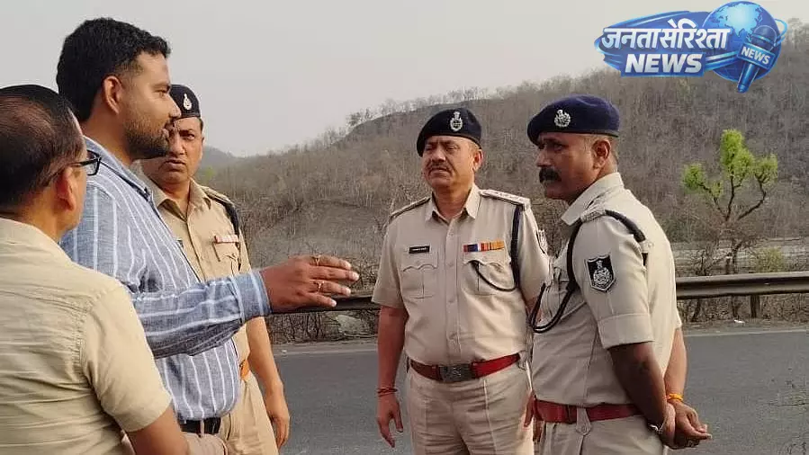 Indore-खंडवा हाईवे पर ब्लैक स्पॉट्स का निरीक्षण, सड़क सुरक्षा सुधार के निर्देश Indore-खंडवा हाईवे पर ब्लैक स्पॉट्स का निरीक्षण, सड़क सुरक्षा सुधार के निर्देश