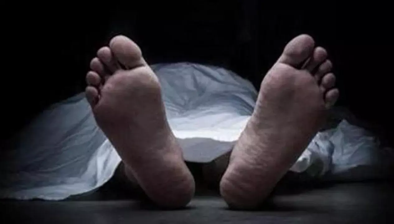 Odisha : अंगुल में पारिवारिक विवाद के बाद बेटे की हत्या का आरोप, पिता सहित तीन हिरासत में Odisha : अंगुल में पारिवारिक विवाद के बाद बेटे की हत्या का आरोप, पिता सहित तीन हिरासत में
