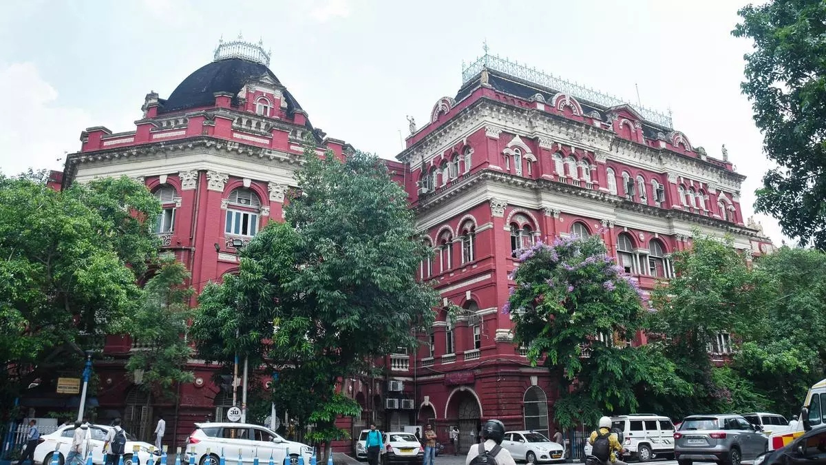 Kolkata: राइटर्स बिल्डिंग में कर्मचारियों पर कार्रवाई तेज Kolkata: राइटर्स बिल्डिंग में कर्मचारियों पर कार्रवाई तेज
