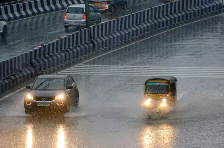 तमिलनाडु के डेल्टा जिलों में जताई गई भारी बारिश की संभावना तमिलनाडु के डेल्टा जिलों में जताई गई भारी बारिश की संभावना