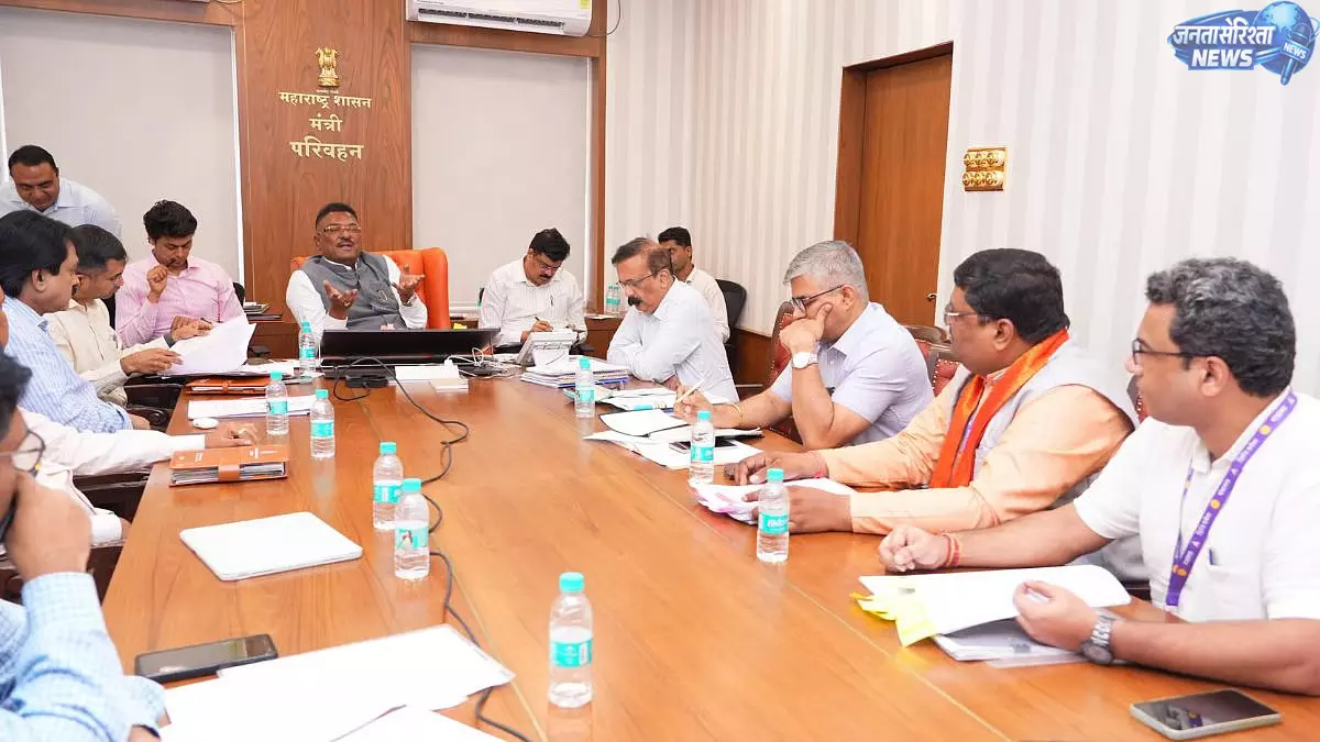 Maharashtra : प्राइवेट बसों पर सख्ती, अवैध ऐप्स और मनमाने किराए पर कार्रवाई के आदेश Maharashtra : प्राइवेट बसों पर सख्ती, अवैध ऐप्स और मनमाने किराए पर कार्रवाई के आदेश