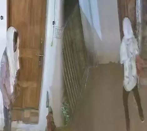 कई घरों में एक ही रात चोरी, CCTV फुटेज आया चोरों का कई घरों में एक ही रात चोरी, CCTV फुटेज आया चोरों का