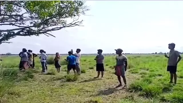 Jajpur में बरगद के पेड़ से लटके मिले प्रेमी जोड़े Jajpur में बरगद के पेड़ से लटके मिले प्रेमी जोड़े